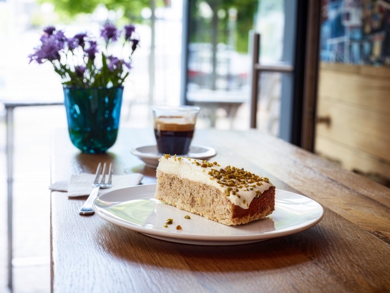 Erlenbacher Barista CAKES in Banana Walnut with coffee and flowers.